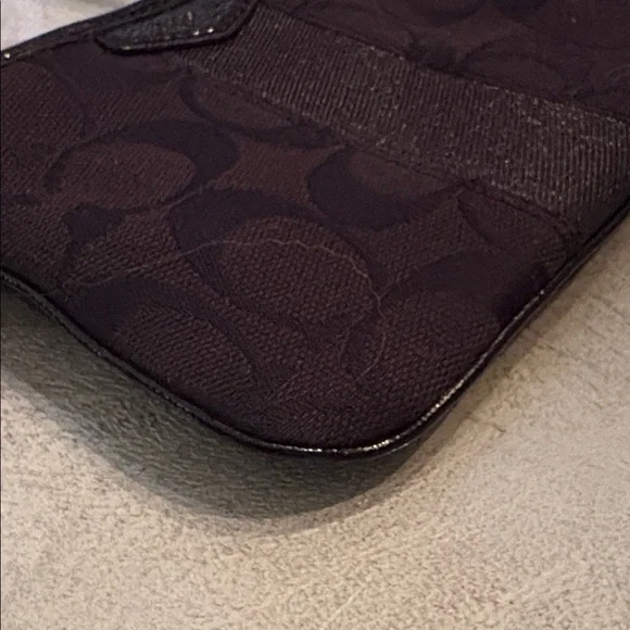 Coach - Wristlet Wallet - Black Signature Monogram CC / Canvas and leather EUC🩷 - Picture 6 of 16